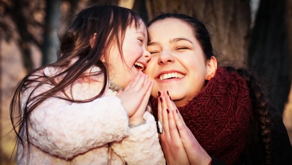 MOM AND CHILD PRAYING