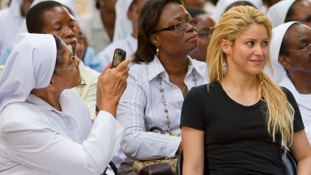 SHAKIRA,NUN