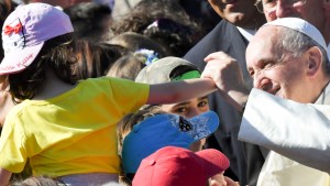 POPE FRANCIS,CHILDREN,CROWD