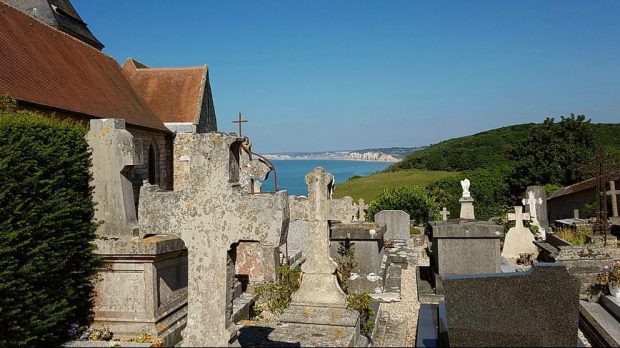 Church-cemetery-graves-crosses-normandy-coast-pixabaypd