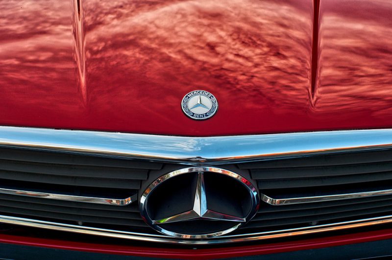 Mercedes-Benz-Red-Pixabay
