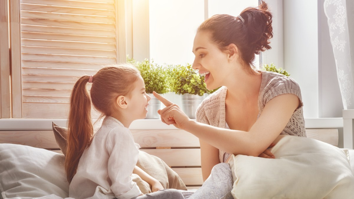 MOM,DAUGHTER,HOME