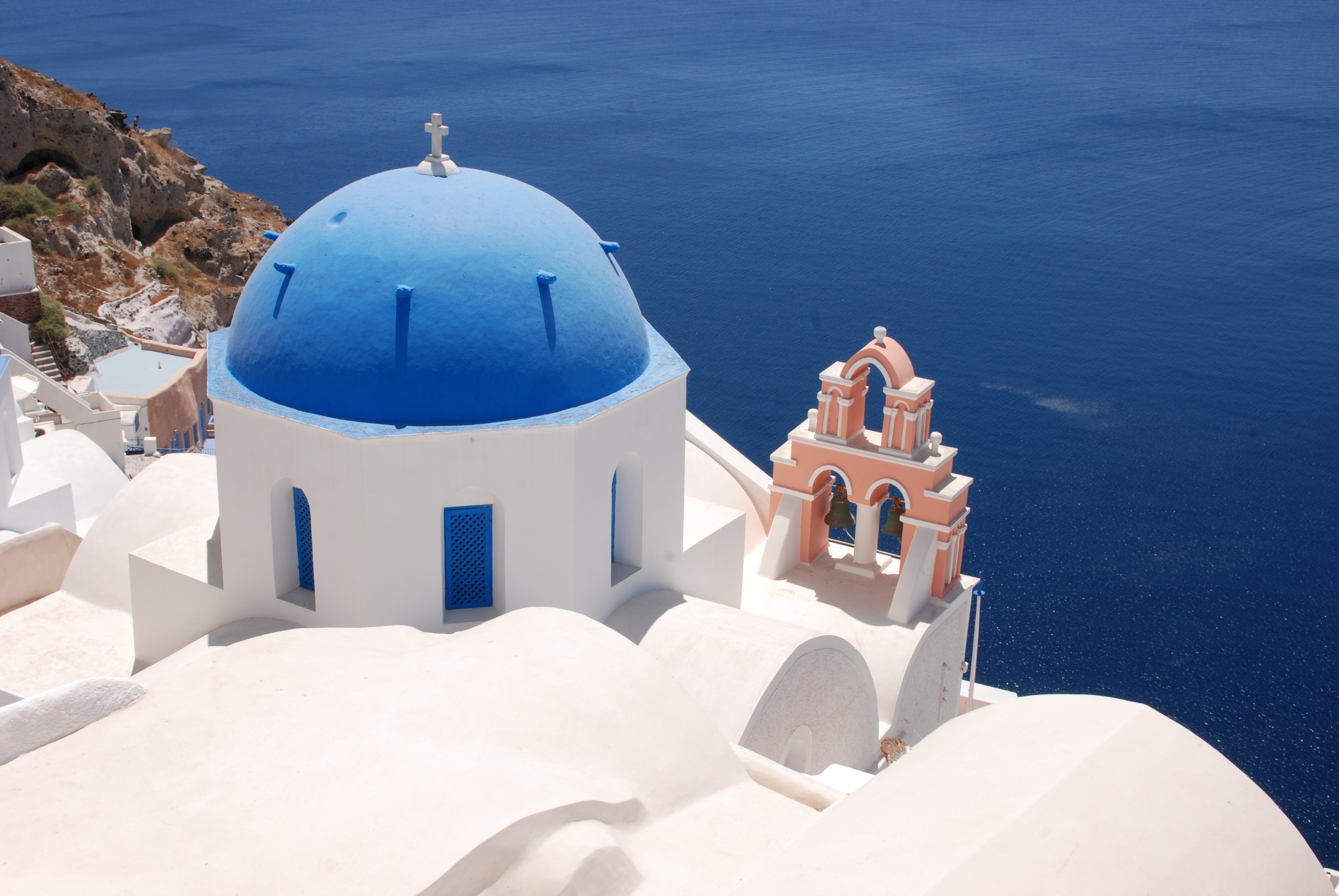 Blue_Domed_Church_-_Oia,_Santorini,_Greece_-_20_July_2008