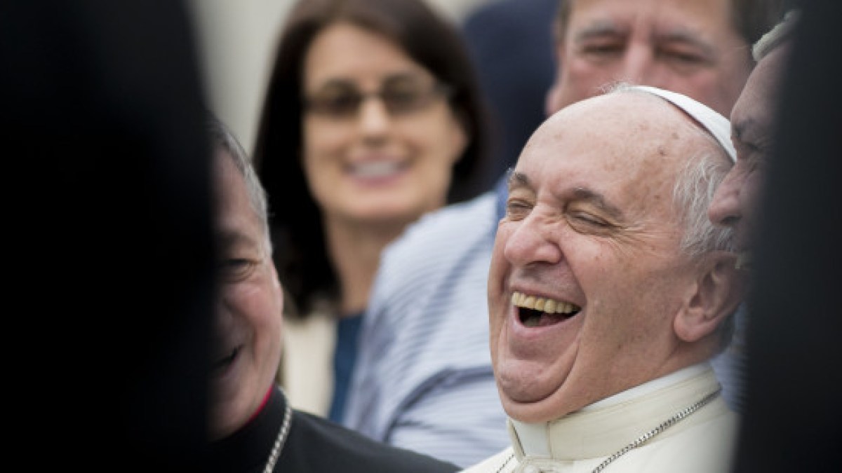 web-pope-francis-laughing-001-antoine-mekary