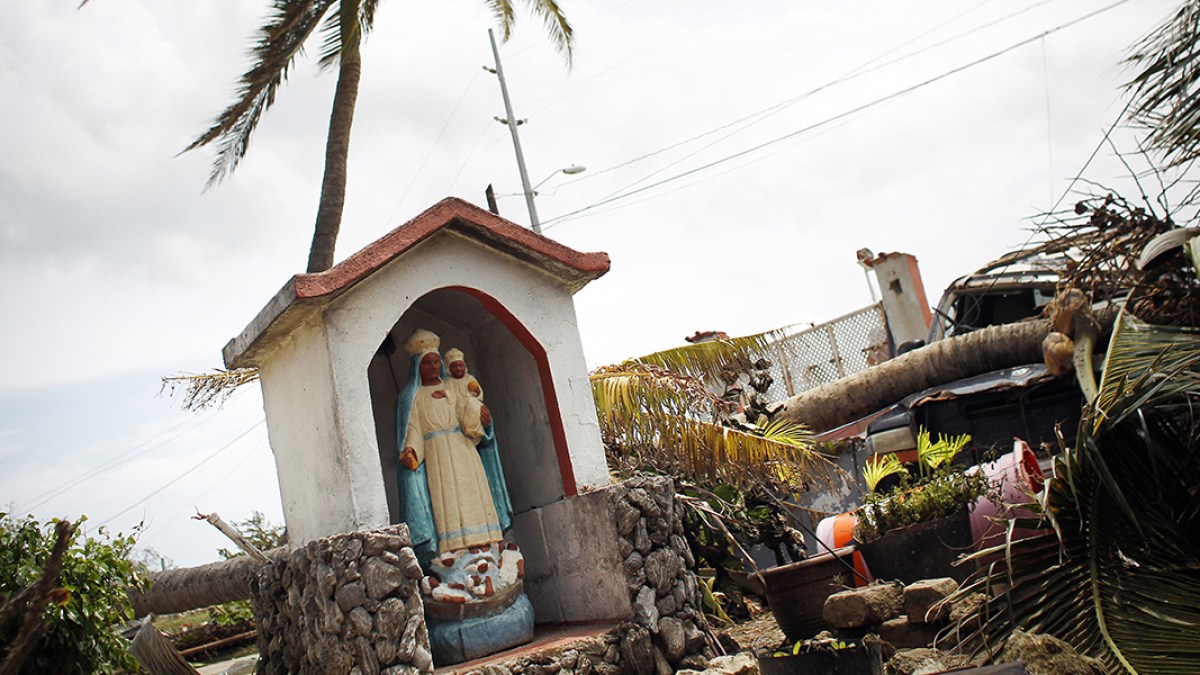 PUERTO RICO,STATUE