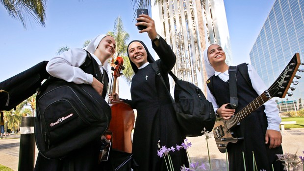 SIERVAS,NUNS