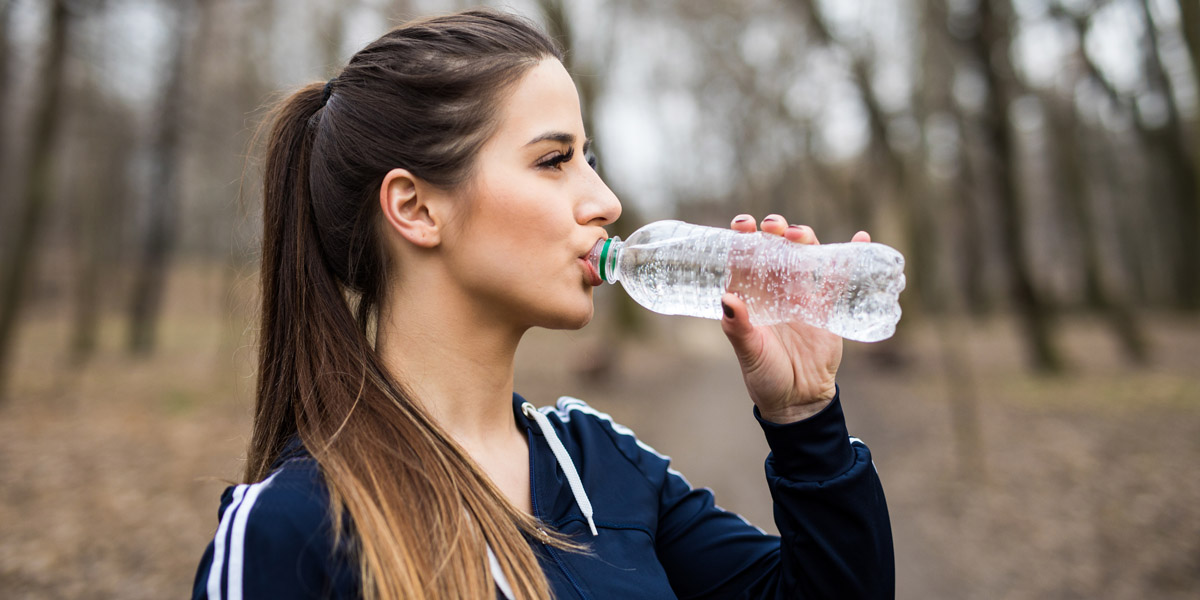 WOMAN,HIKING,WATER,BOTTLE