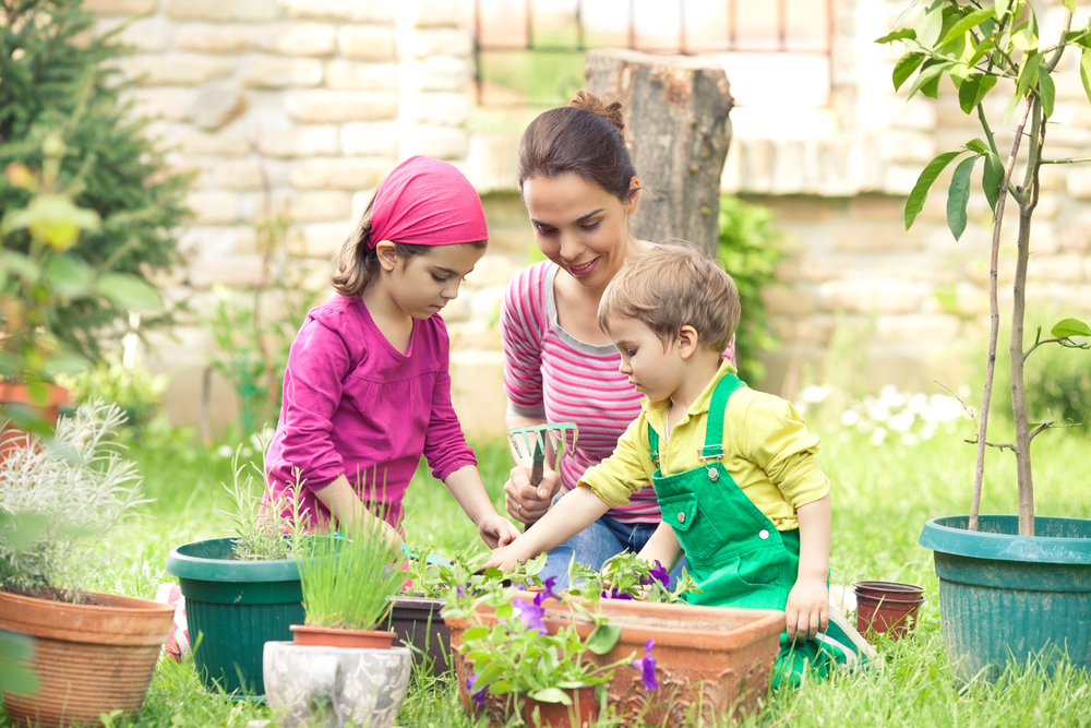 MOM,CHILDREN,GARDEN