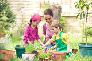 5 Reasons to join a community garden with your kids