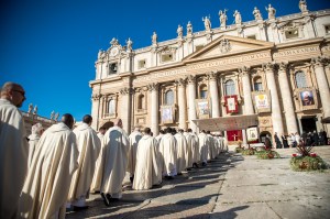 Pope explains praying to the saints