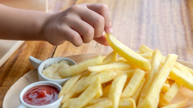 FRENCH FRIES,HAND,CHILD