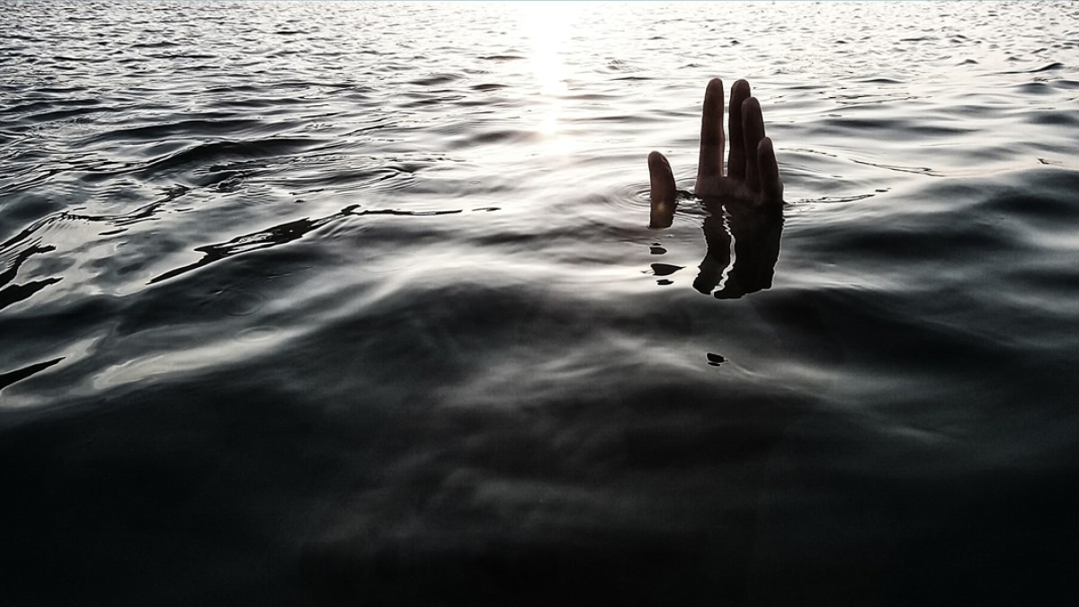MAN,HAND,DROWNING