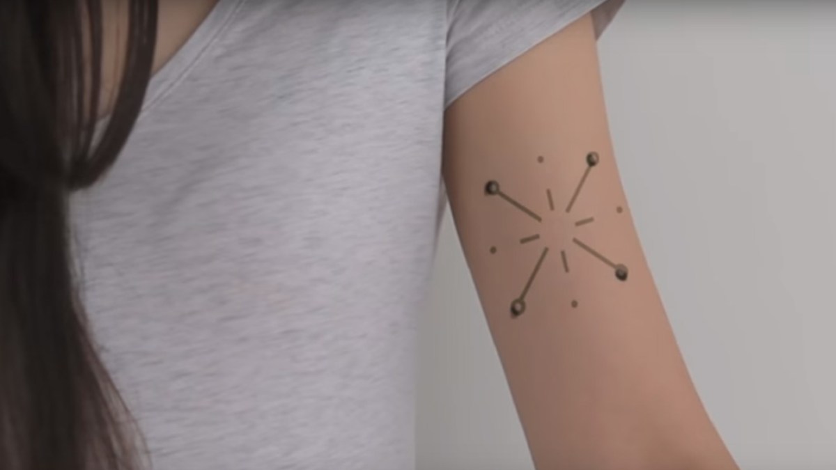 WOMAN,TATTOO