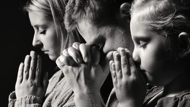 FAMILY PRAYING