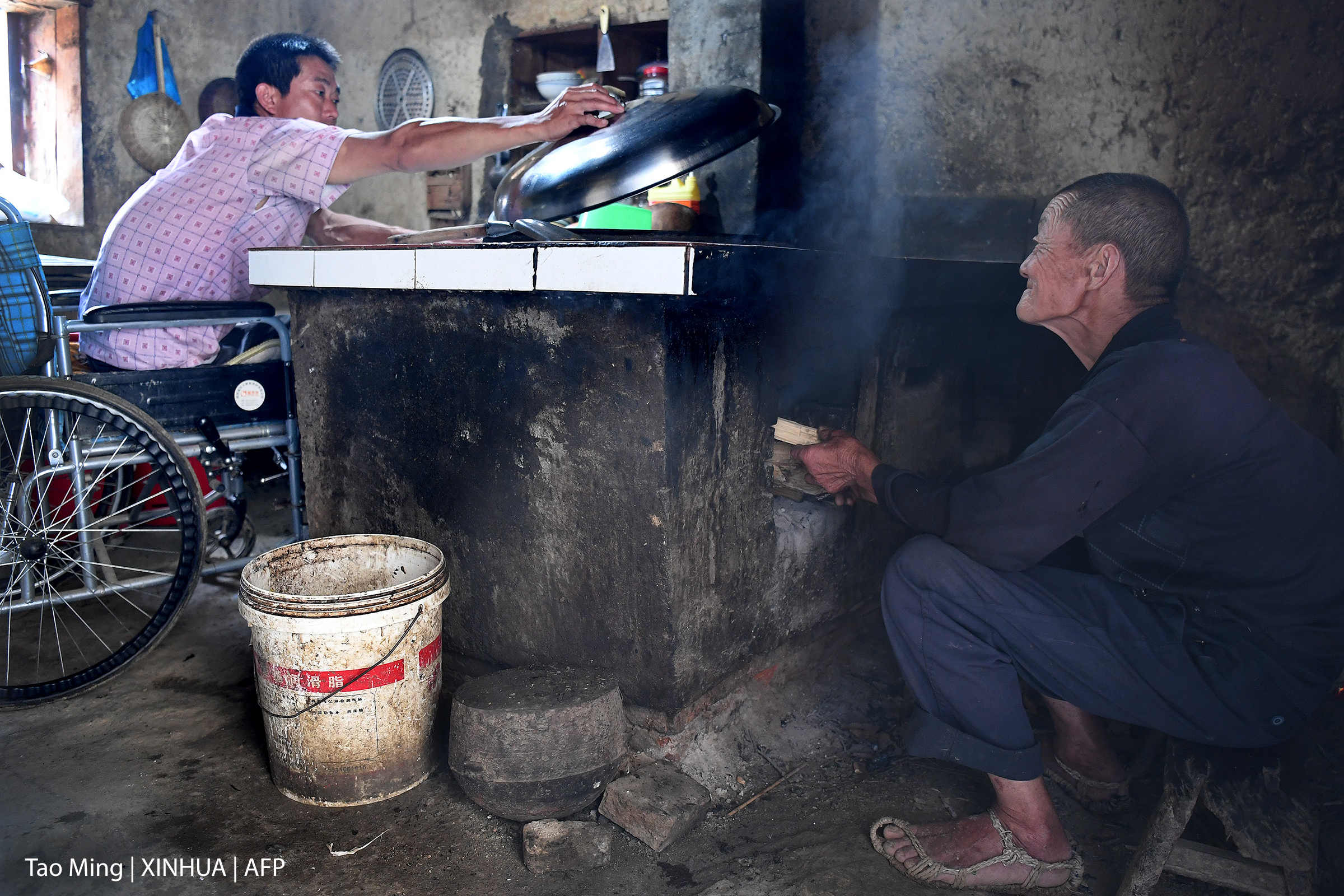 CHINA,FATHER,SON