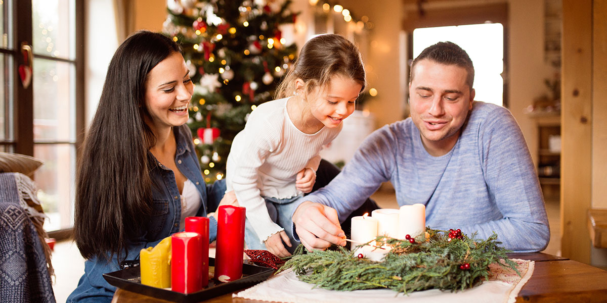 CHRISTMAS,ADVENT WREATH,FAMILY