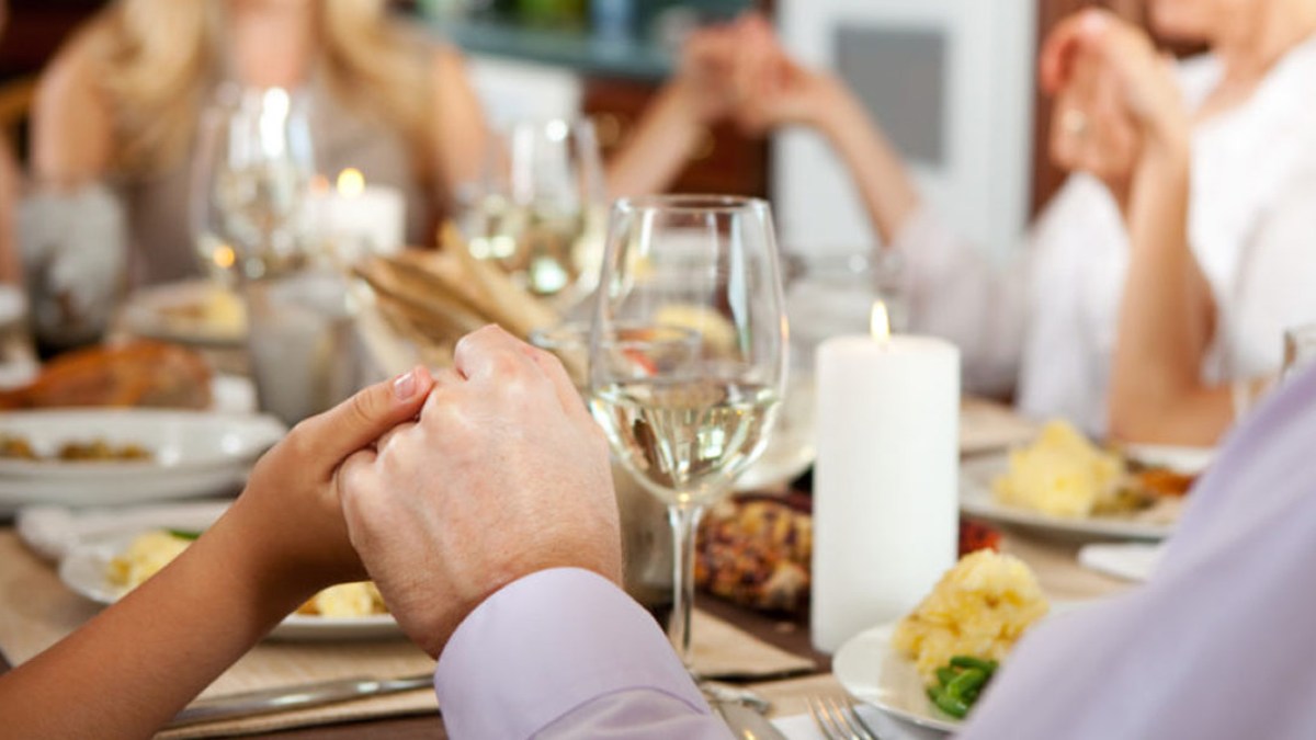 FAMILY,THANKSGIVING,HOLIDAY