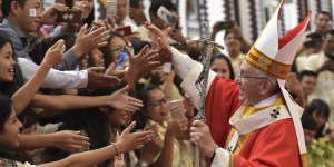 Just 2 min a day with the Gospels, and your life will change, says Francis