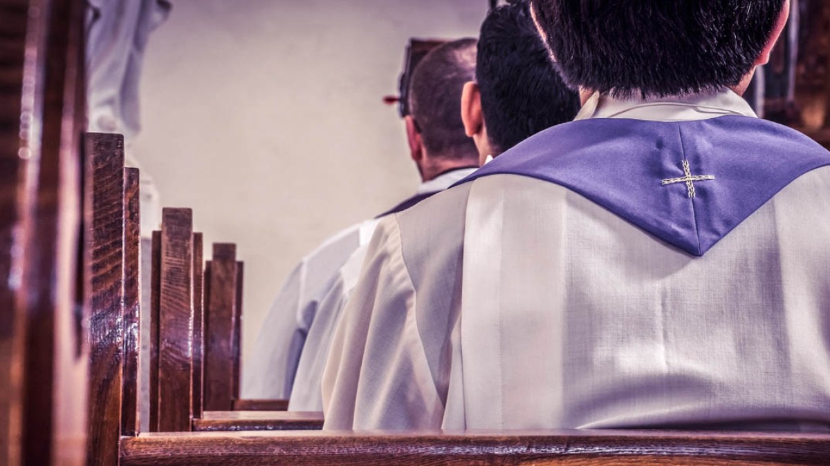 PRIEST IN PEWS