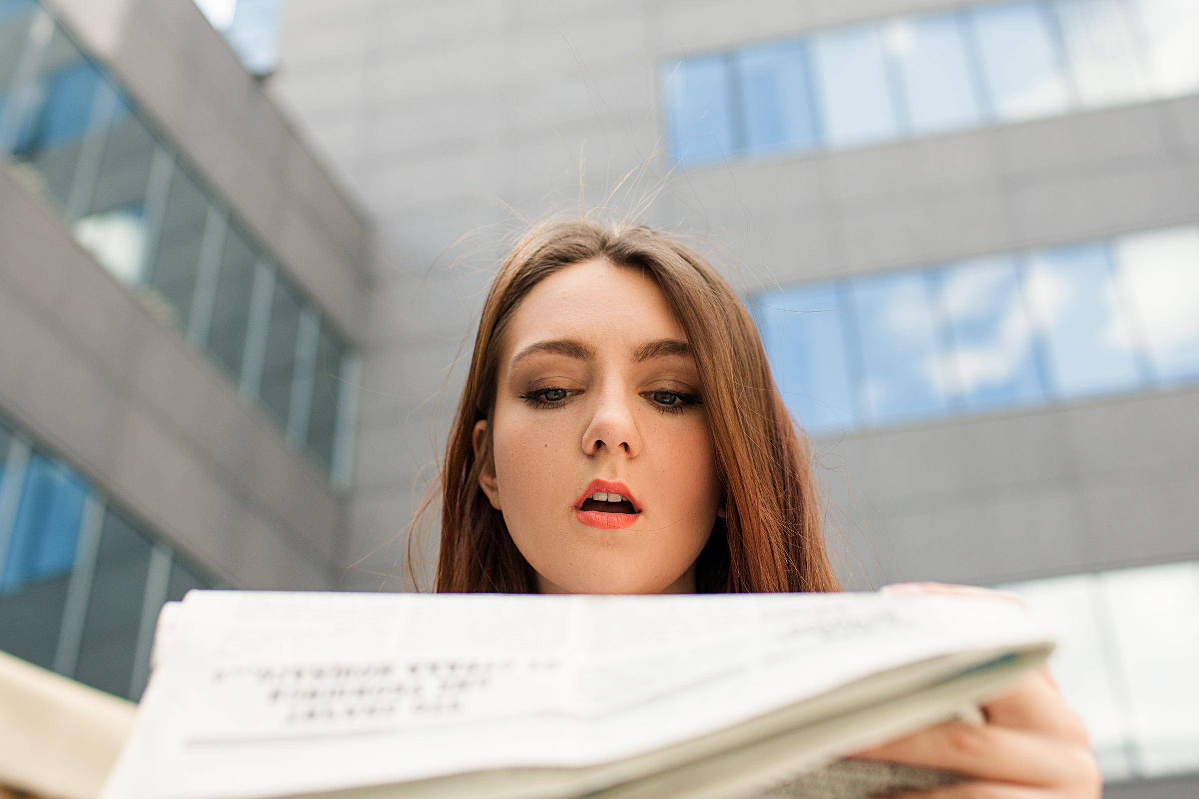 WOMAN,NEWSPAPER