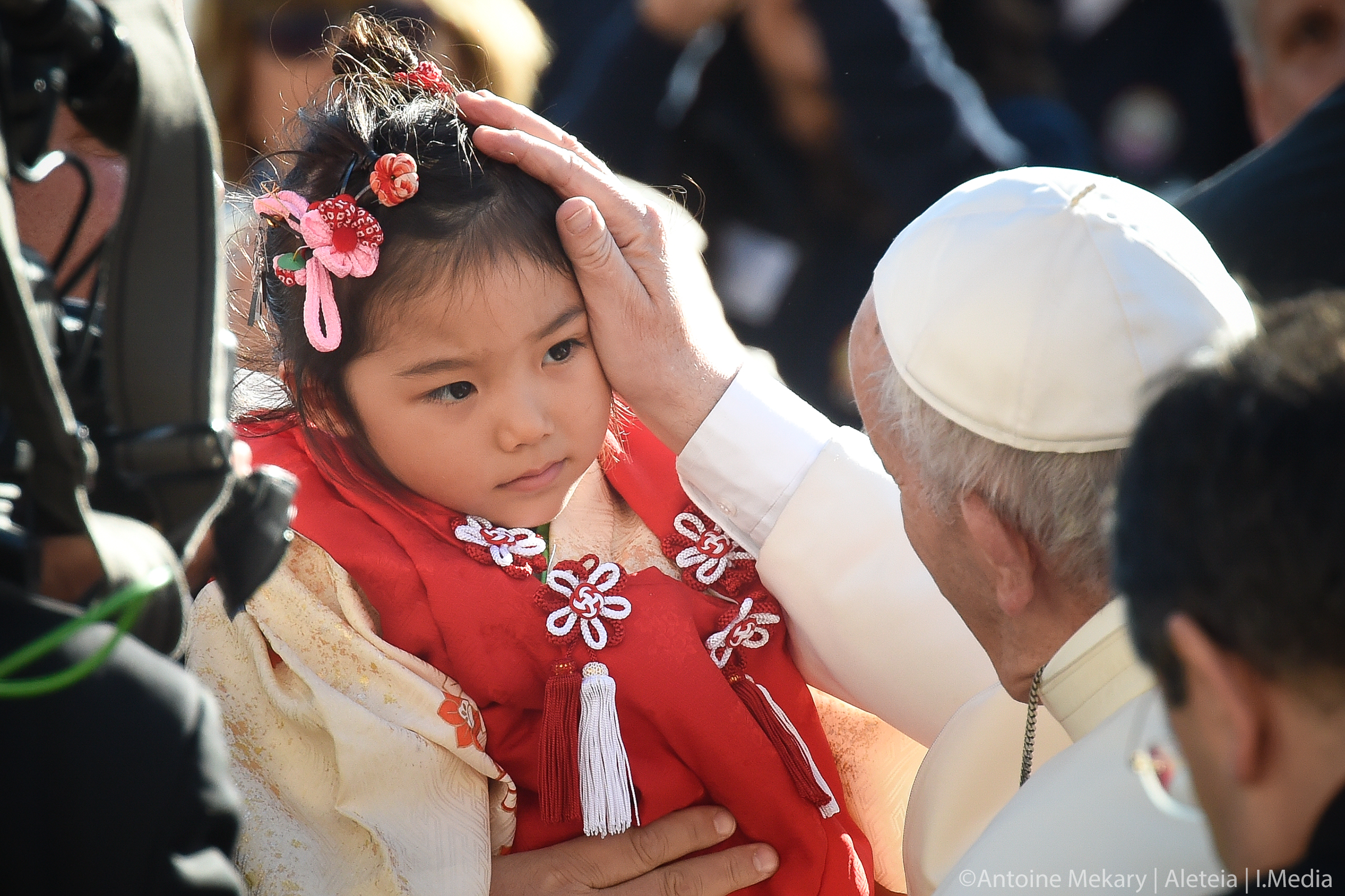 JAPANESE GIRL,POPE FRANCIS