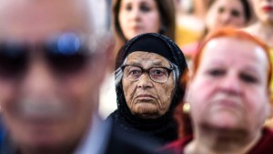 IRAQI CHRISTIANS GATHER