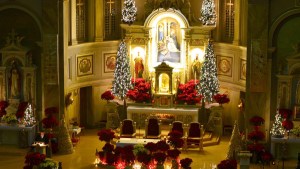 CHRISTMAS,MASS,ALTAR