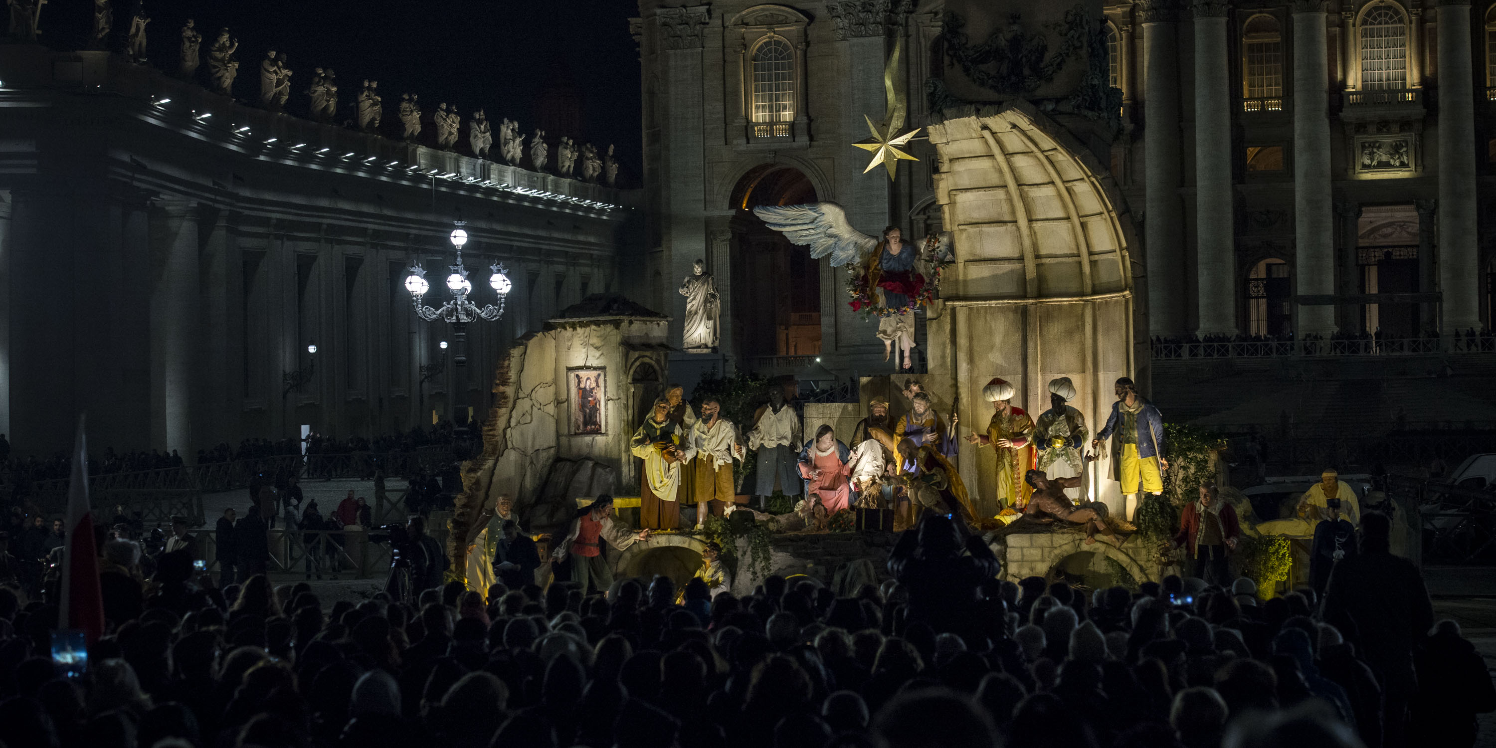 VATICAN; CHRISTMAS; TREE;