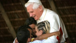 POPE BENEDICT WITH CHILDREN
