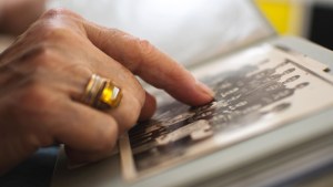 WOMAN,HAND,PHOTOS