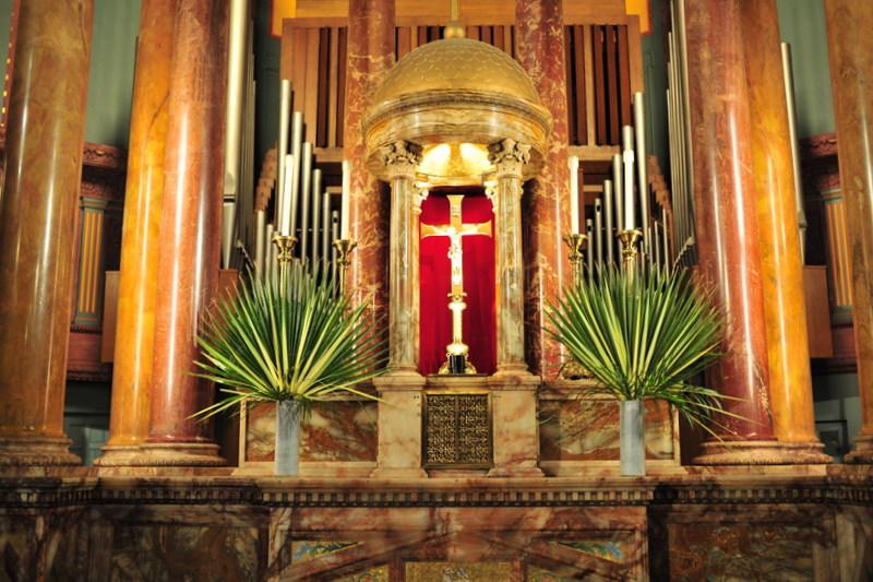 High_Altar_St_Paul_the_Apostle_NYC_Supplied