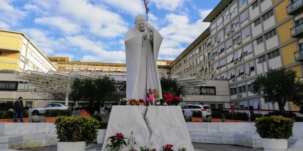 Statue John Paul II