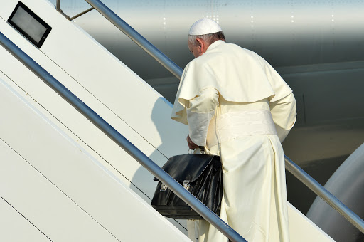 Pope Francis&#8217; style changes papal flight &#8211; pt