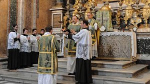 PRIEST,ALTER BOYS AT MASS