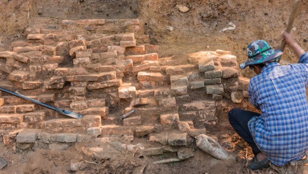 ARCHAEOLOGY,ARCHAEOLOGIST