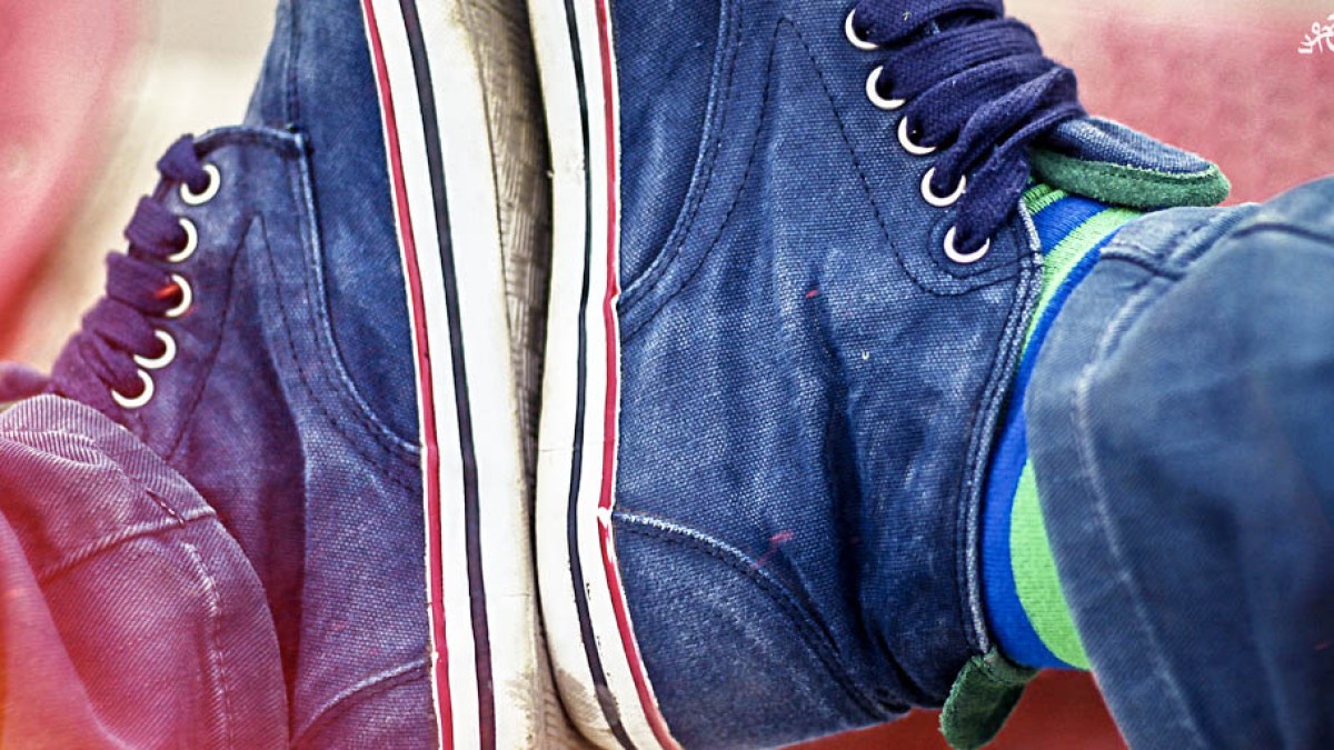 TENNIS SHOES