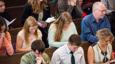 5 Practical tips to help you engage in Mass more deeply