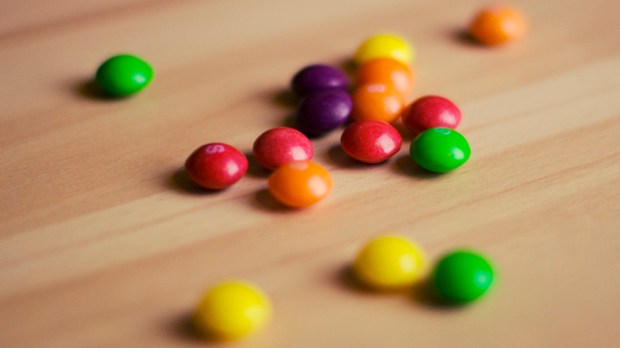 SKITTLES,CANDY,TABLE