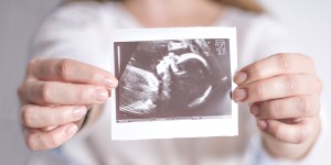 A powerful prayer of protection for expectant mothers