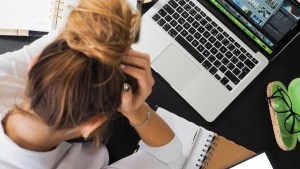 WOMAN,WORK,DESK