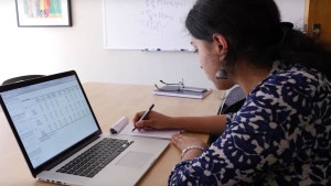 WOMAN ON LAPTOP