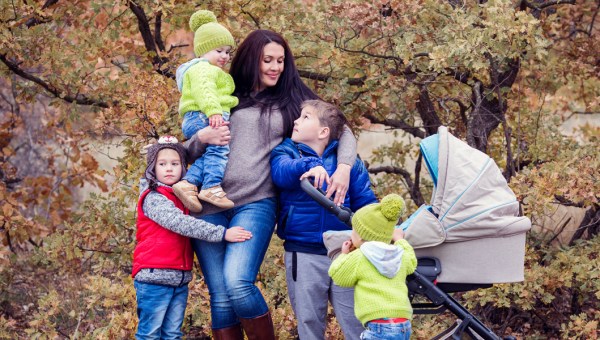 MOM,BIG,FAMILY,CHILDREN