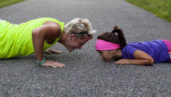 PUSH UPS MUM DAUGHTER