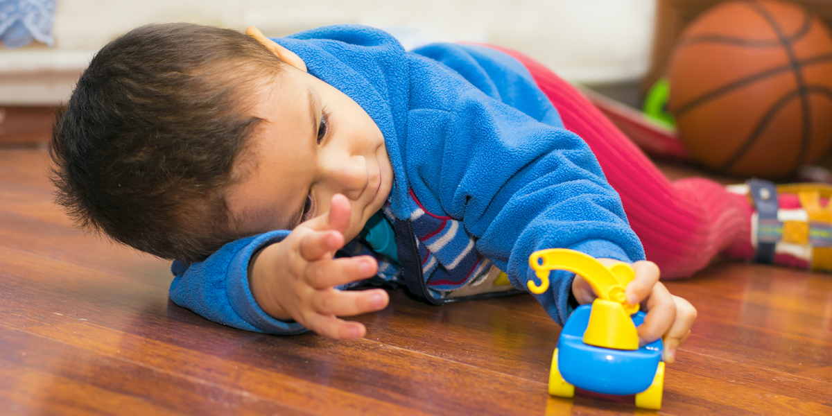 TODDLER,PLAYING