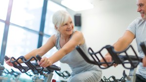 MATURE,WOMAN,EXERCISING