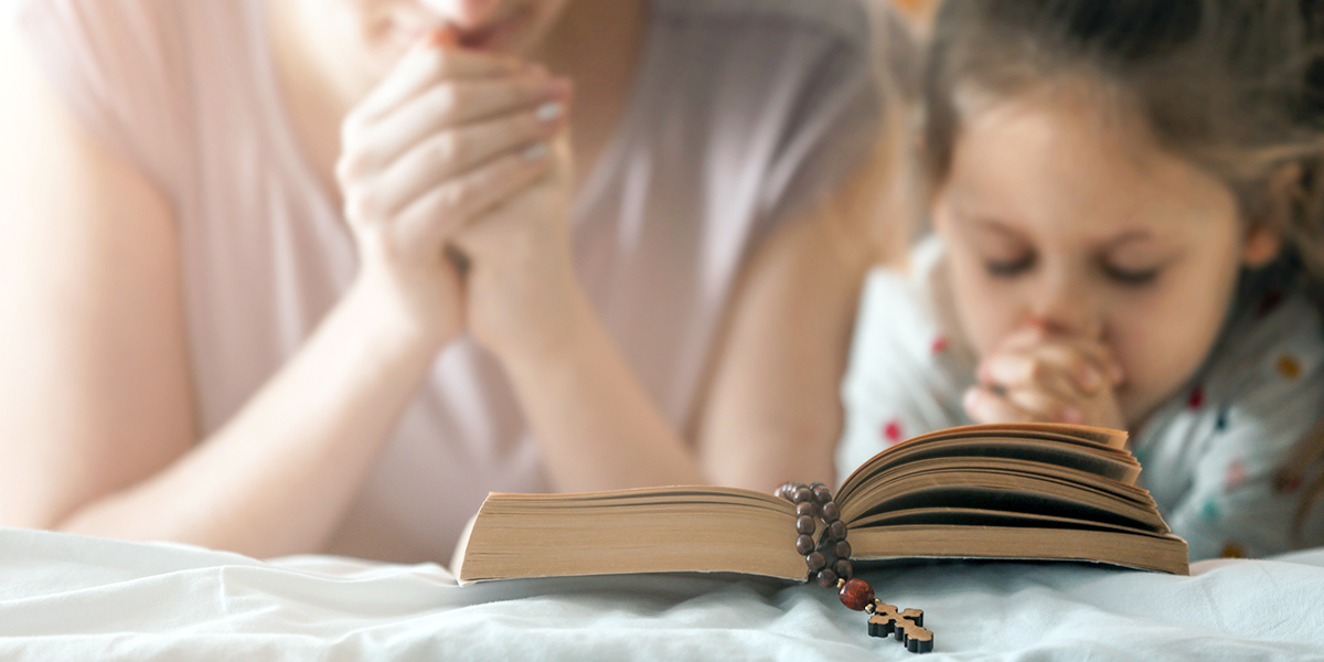 FAMILY PRAYING