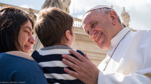 POPE FRANCIS,CHILD,MOTHER