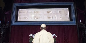 Watch the live-streaming of the Holy Shroud of Turin here