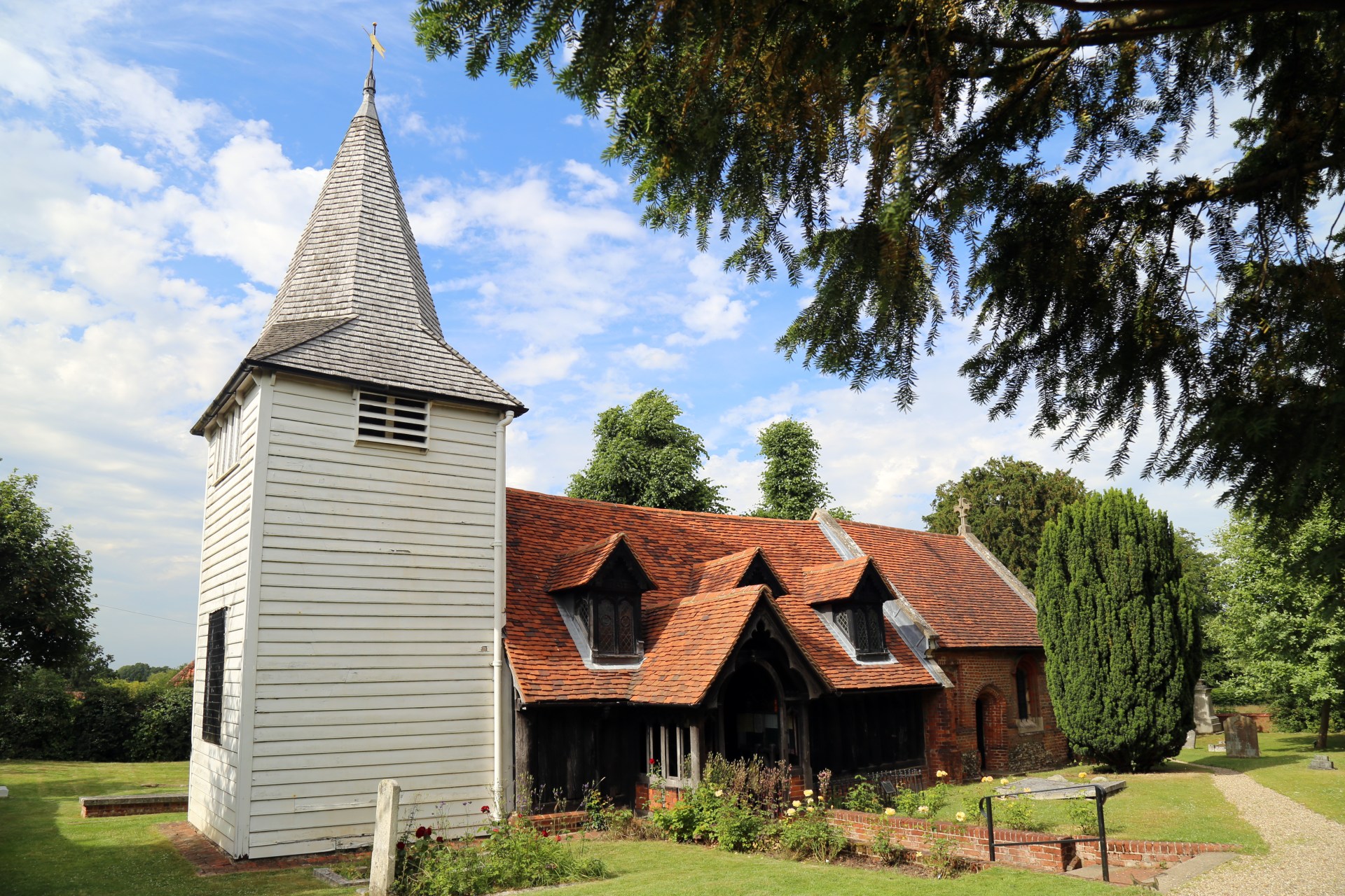 &#8216;Church_of_St_Andrew&#8217;_Greensted,_Ongar,_Essex_England_-_from_the_south-west