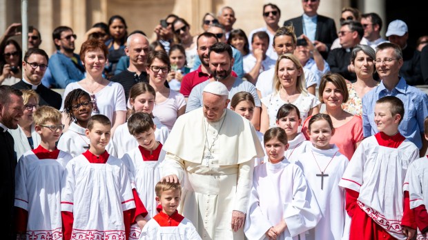 POPE FRANCIS,ALTAR SERVERS